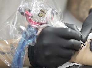 productos quimicos cáscara cosa Cómo limpiar y esterilizar tu máquina de tatuar | Barber DTS