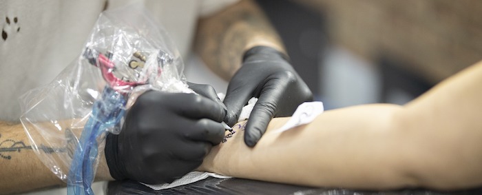 How to sterilize tattoo equipment